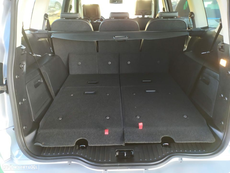Ford S-Max 2.0 TDCi Titanium 7L 143g - 53