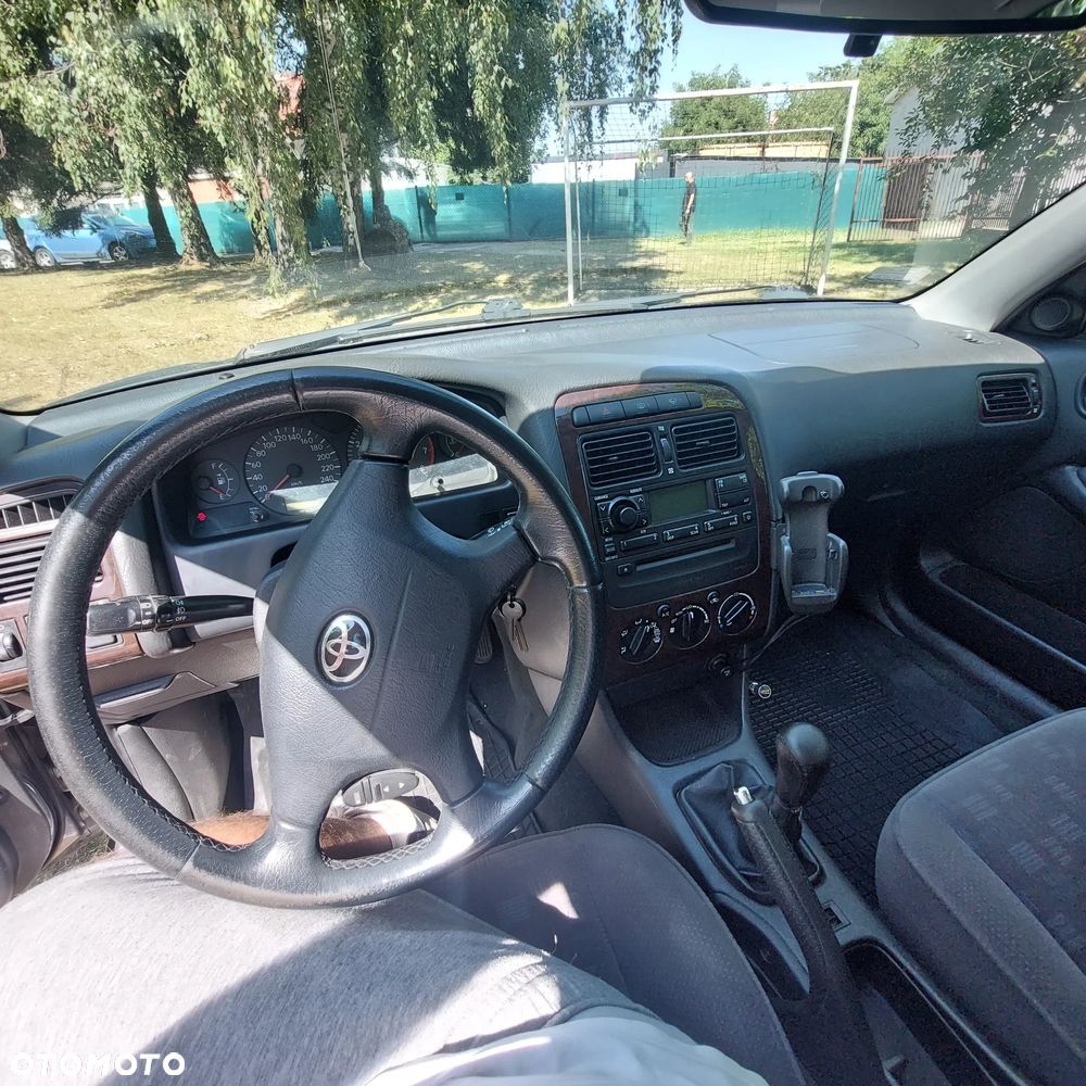 Toyota Avensis 2.0 VVT-i Sol - 11