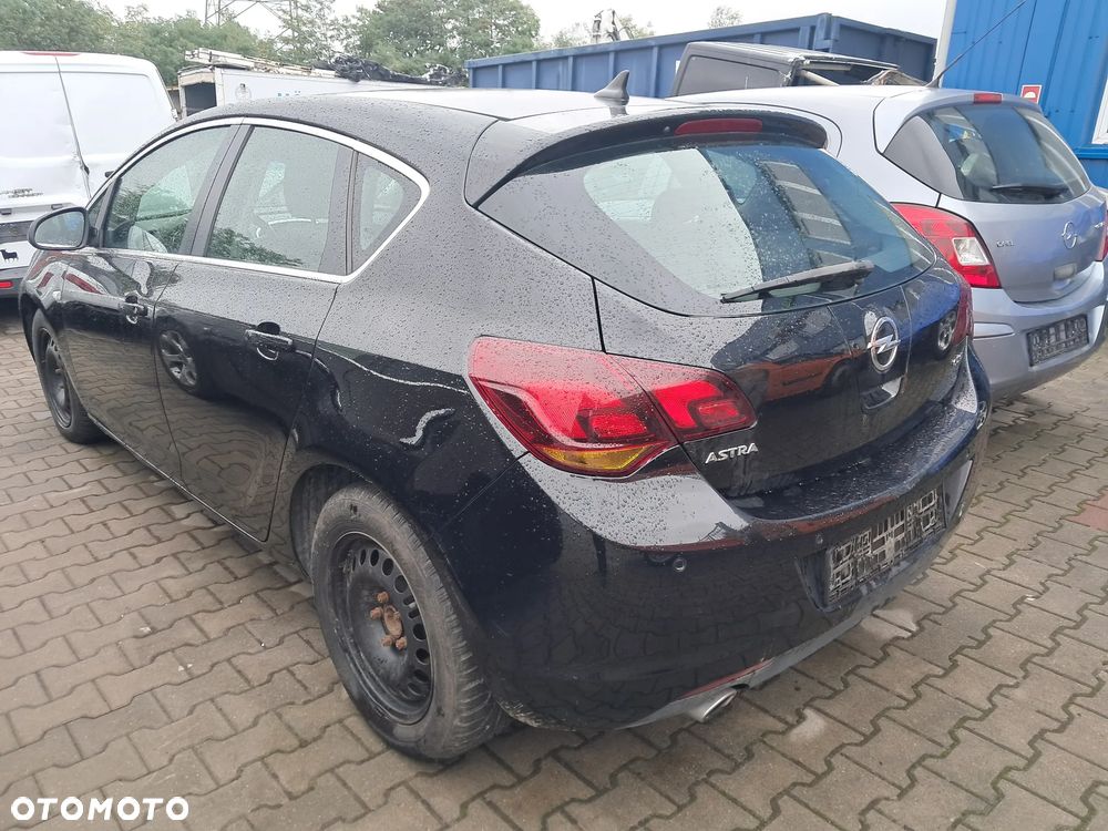 Opel Astra J Xenon Z20R części, karoseryjne, silnikowe, wnętrza - 4