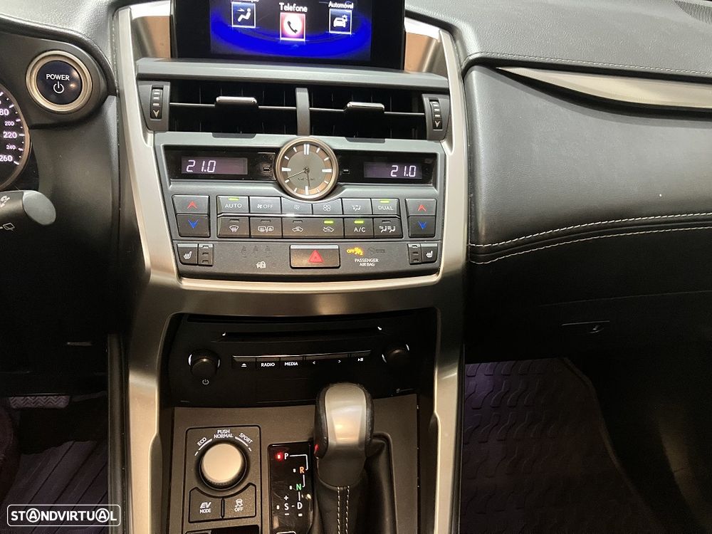 Lexus NX 300h Executive Plus - 38