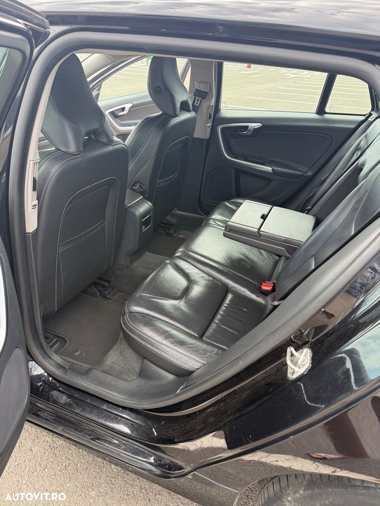 Volvo V60 D6 Plug-In-Hybrid AWD Geartronic Momentum - 12