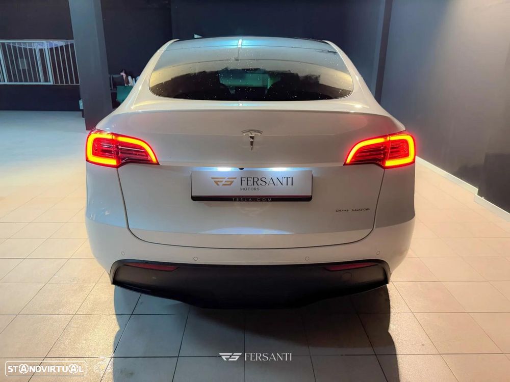 Tesla Model Y Long Range Dual Motor AWD - 3