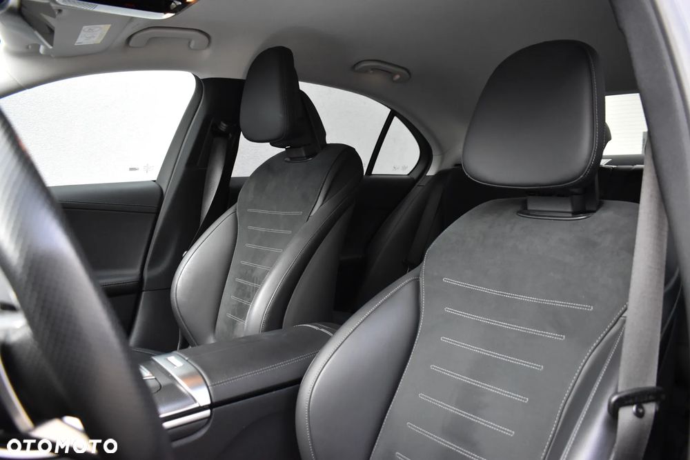 Mercedes-Benz Klasa C 180 9G-TRONIC AMG Line - 13