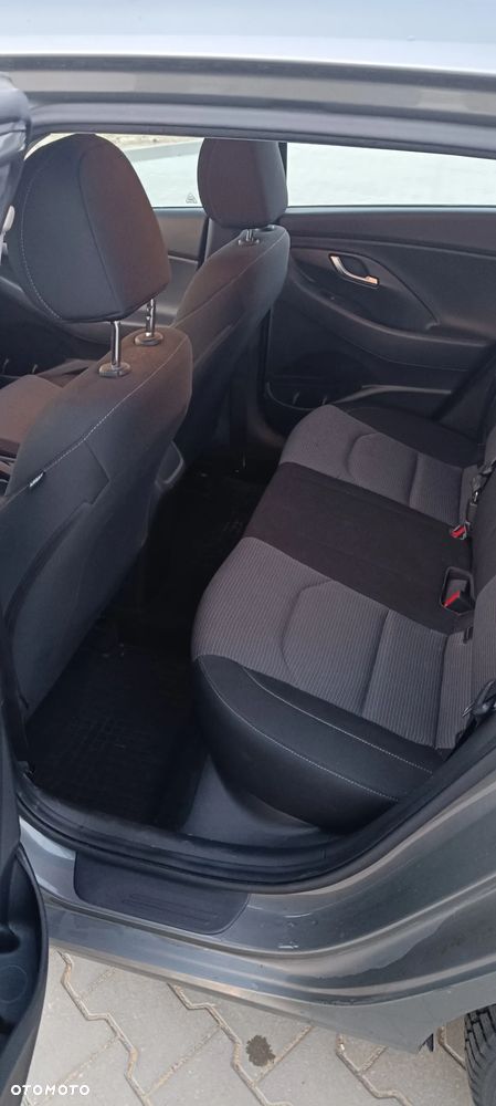 Hyundai i30 1.6 D Classic + - 7