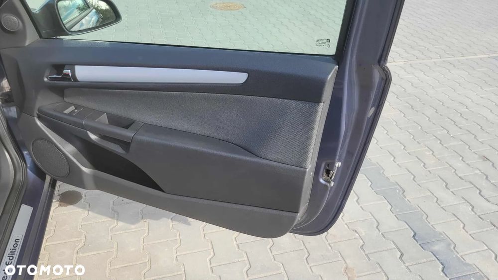 Opel Astra III GTC 1.4 Enjoy - 14