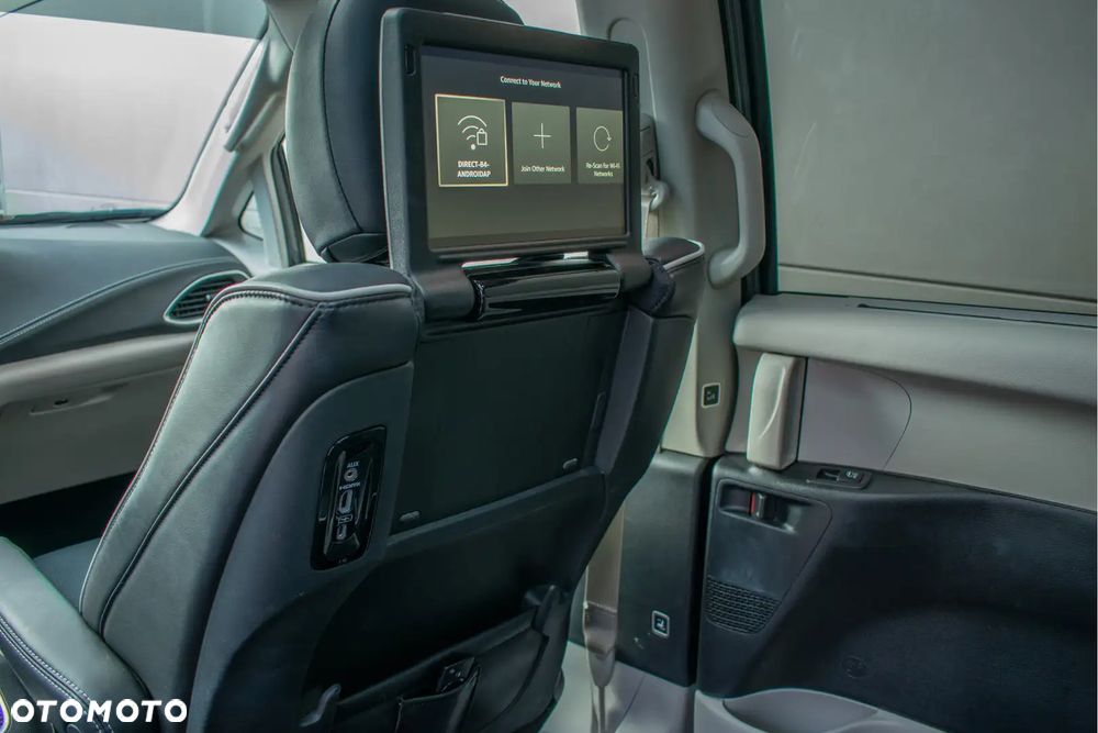 Chrysler Pacifica - 12