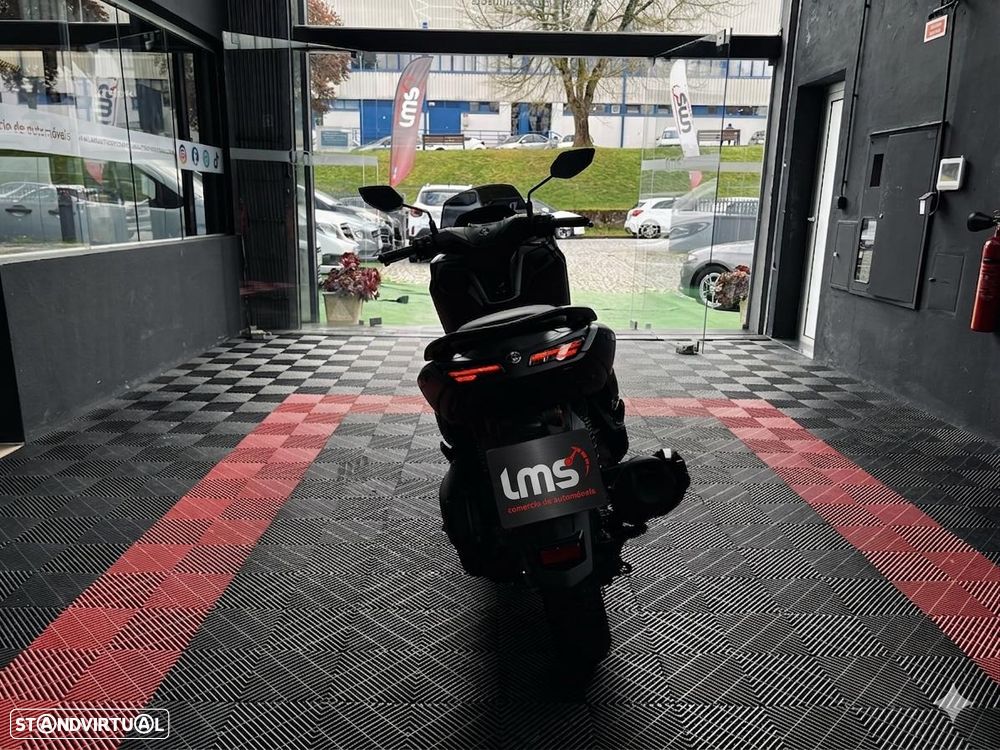 Yamaha NMAX 125 - 12