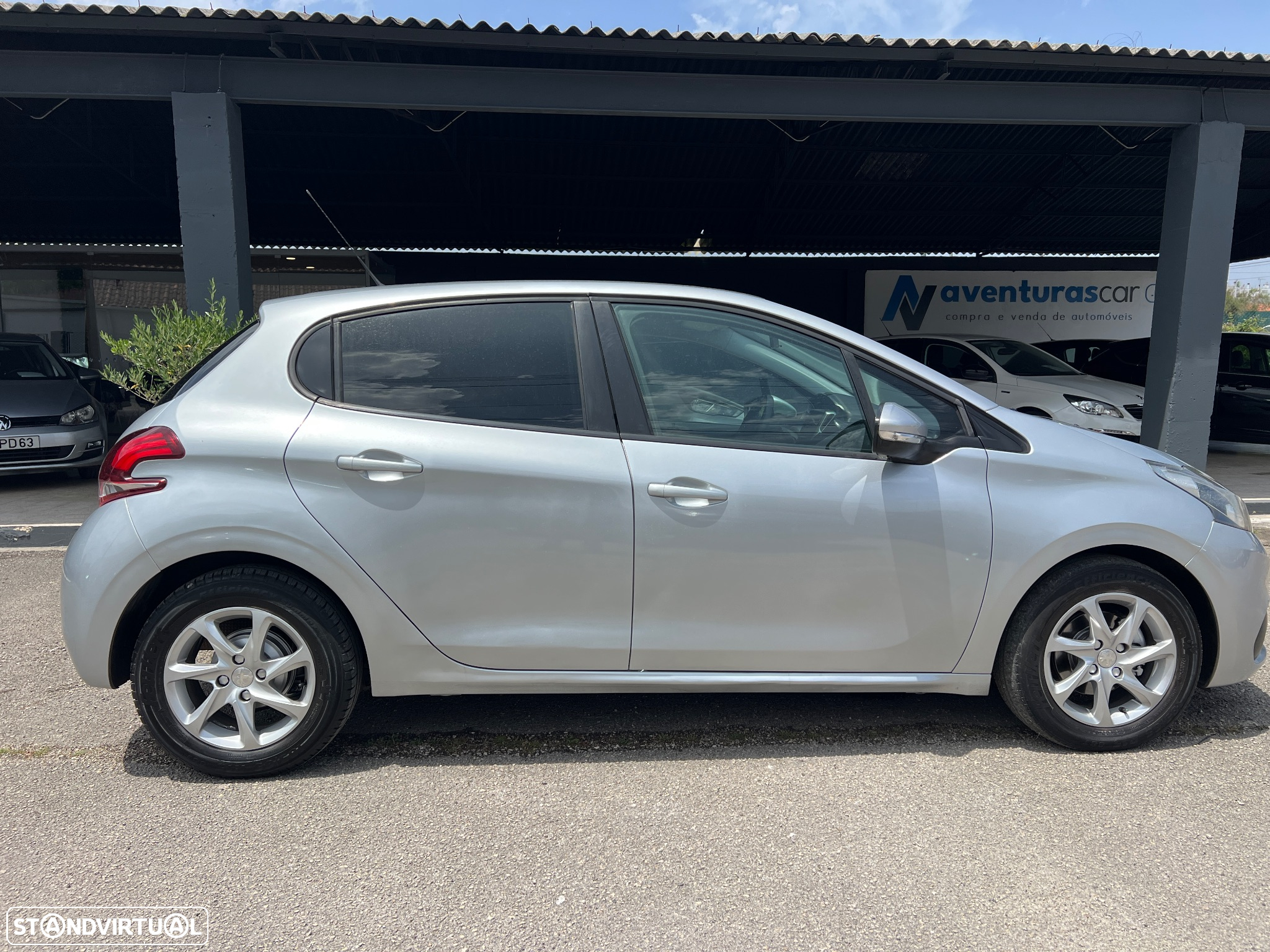 Peugeot 208 1.2 PureTech Allure - 13