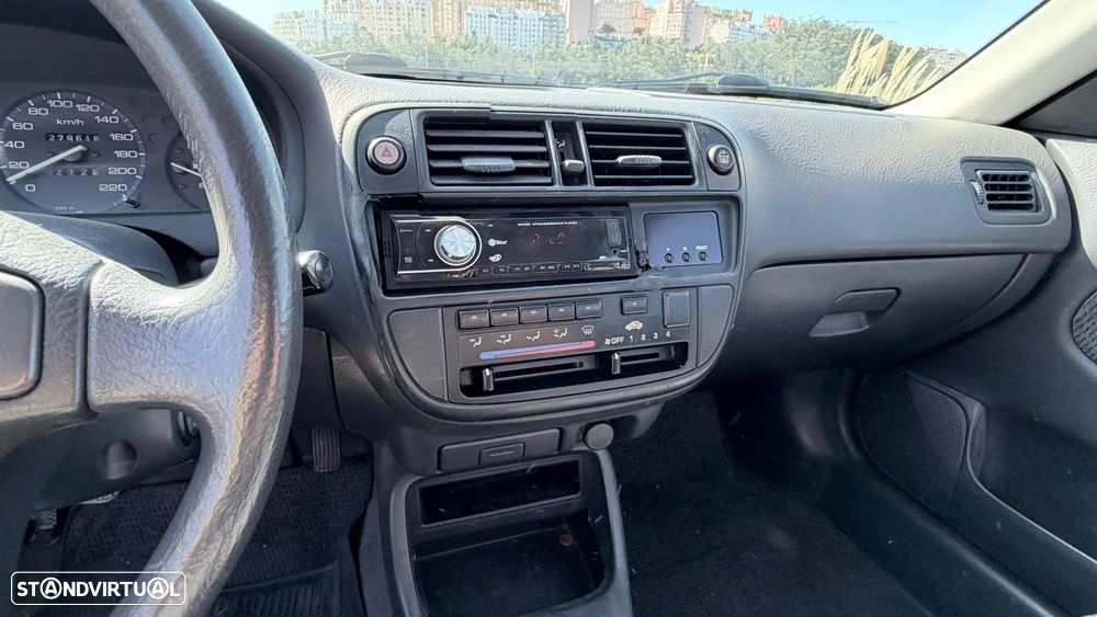 Honda Civic 1.5i LS - 13