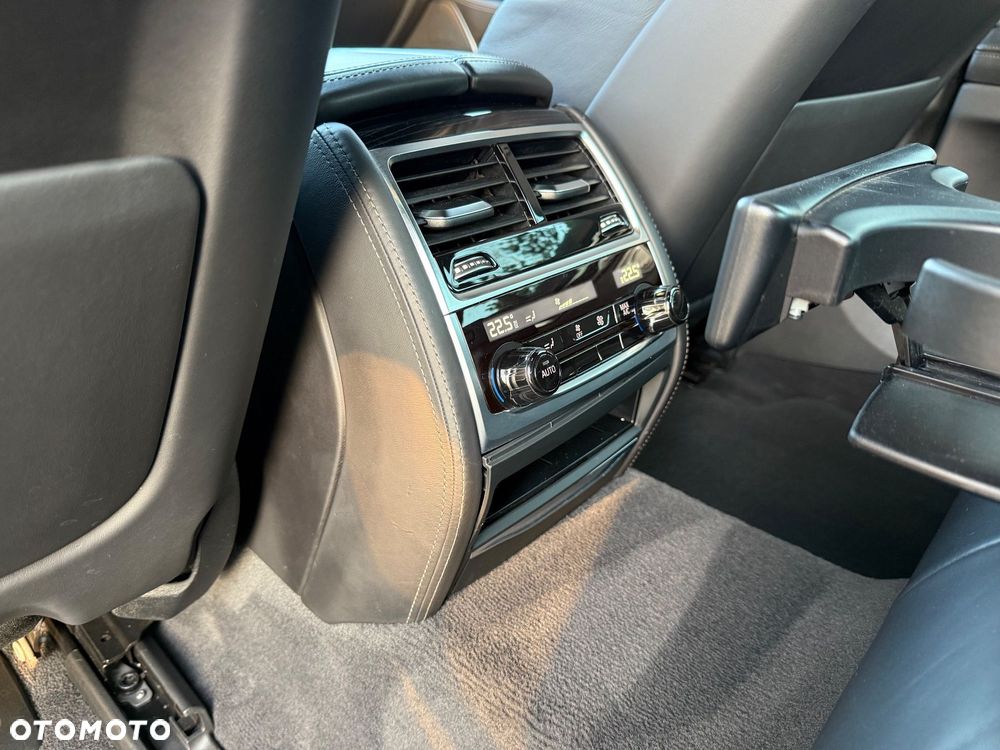 BMW Seria 7 - 18
