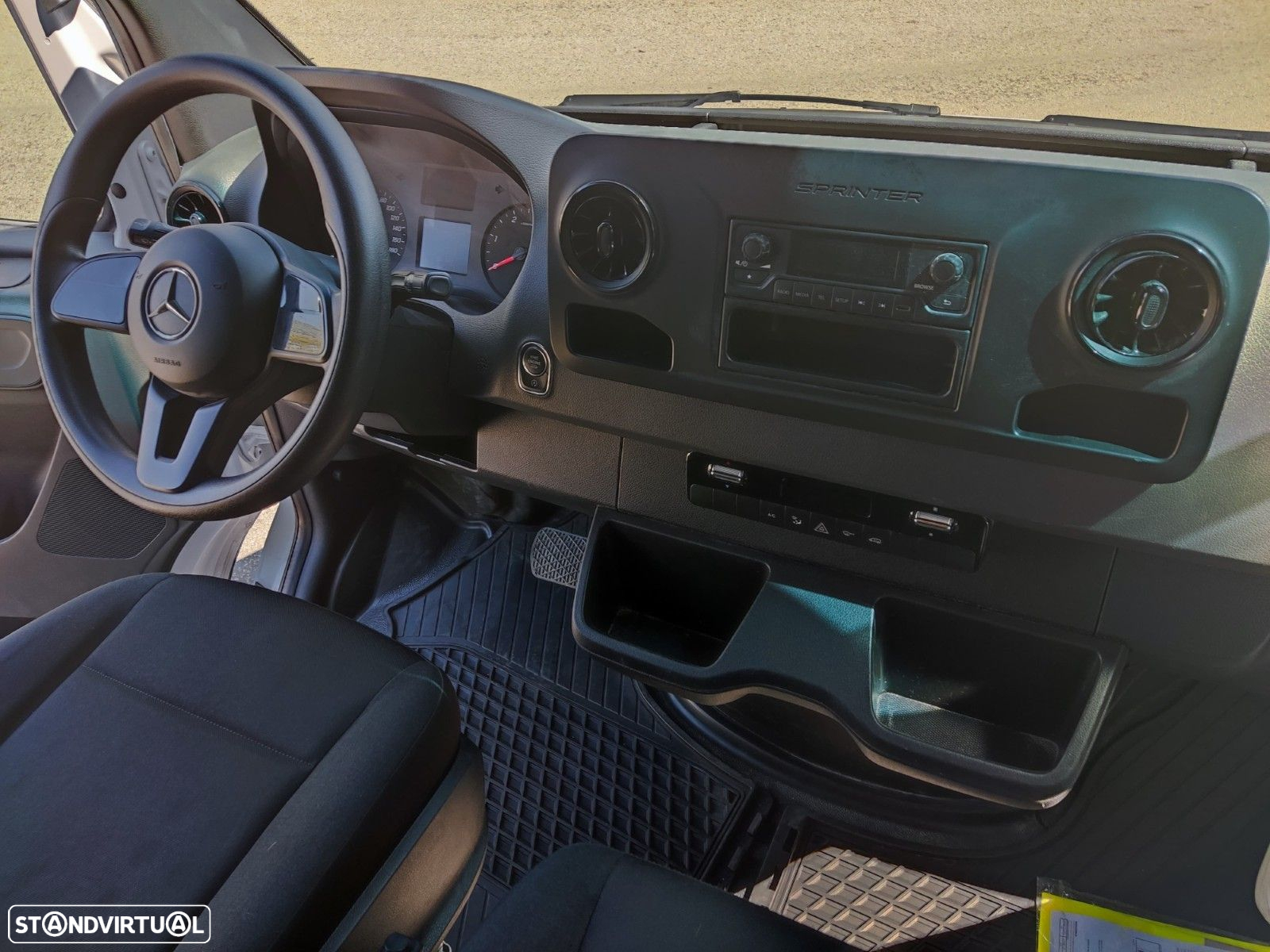 Mercedes-Benz Sprinter Outro - 2