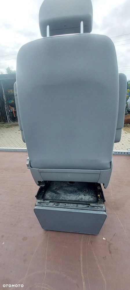 Fotel prawy vw t5 t6 obracany - 3