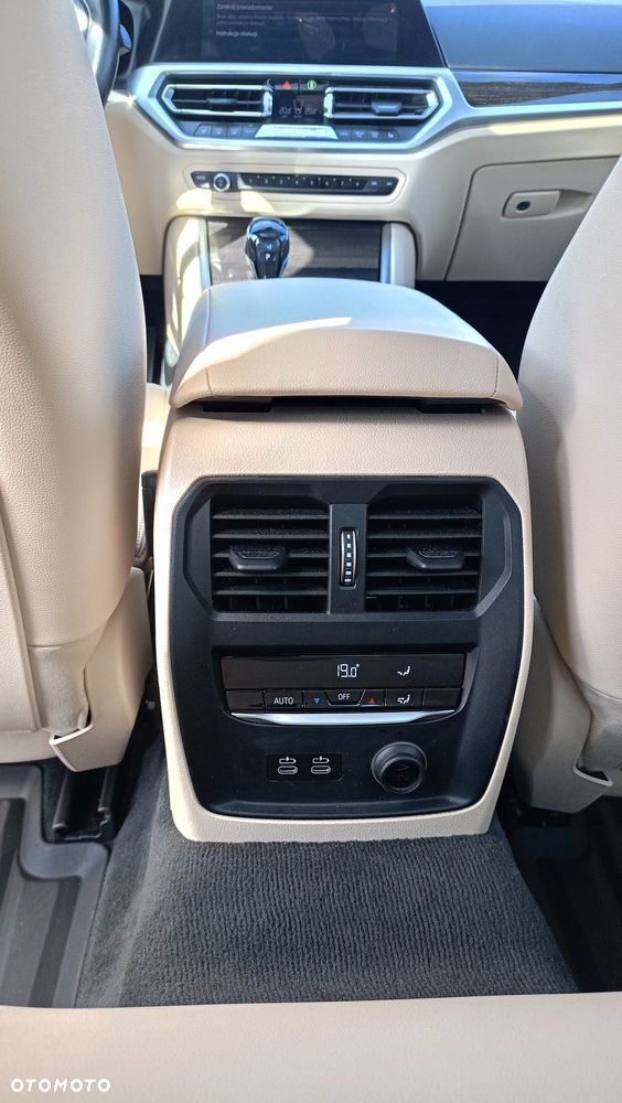 BMW Seria 3 330i xDrive - 14