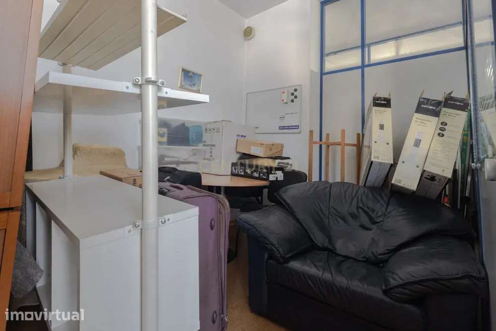 Loja com Garagem e Potencial de Conversão para Habitação | Milheirós, - Grande imagem: 4/21