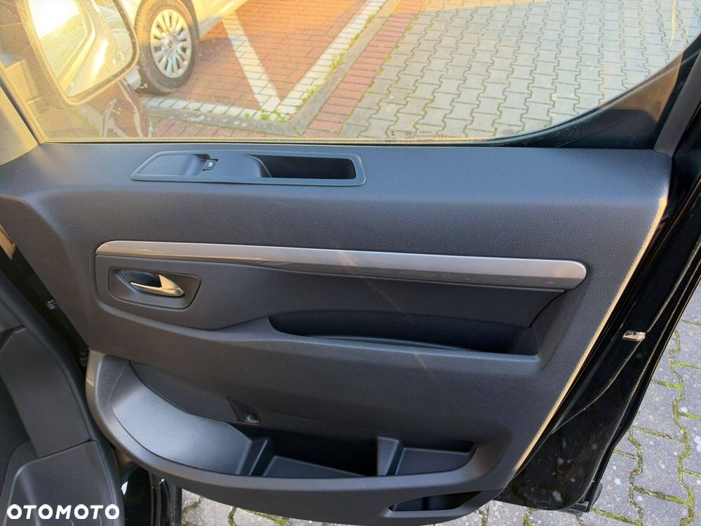 Peugeot Traveller - 20