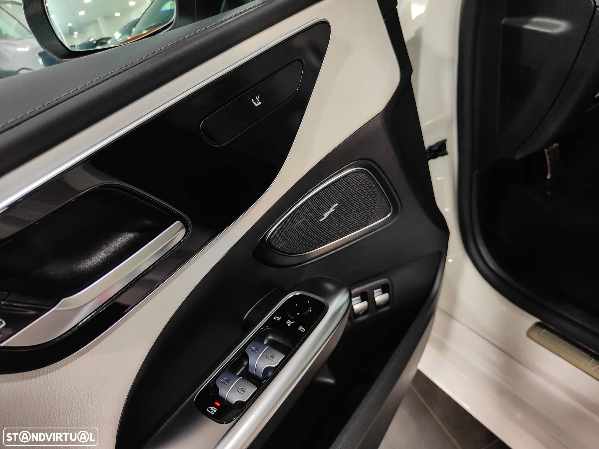 Mercedes-Benz C 300 e AMG Line - 36