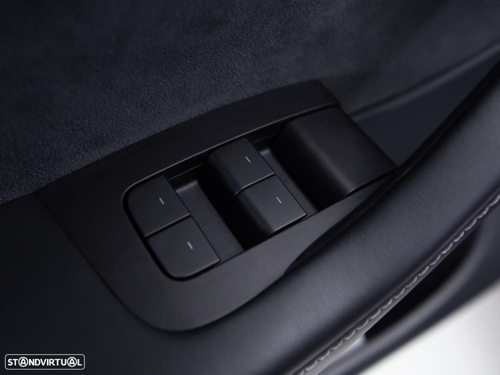 Tesla Model Y Long Range Dual Motor AWD - 17