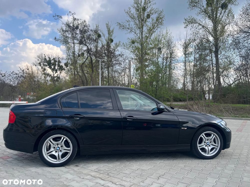 BMW Seria 3 318i - 4