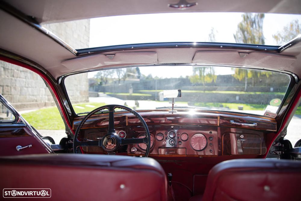 Jaguar MK IX - 12