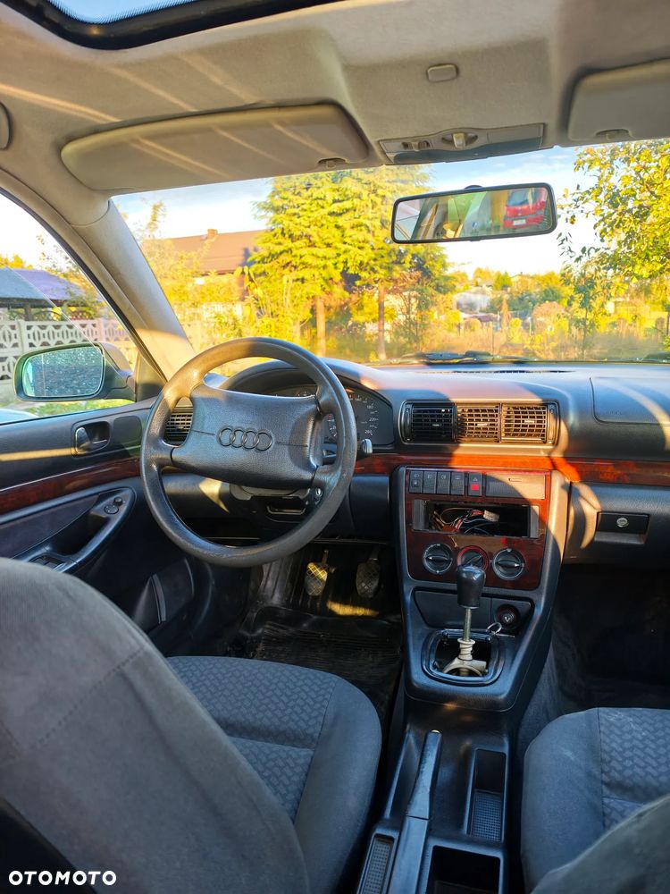Audi A4 Limousine - 1