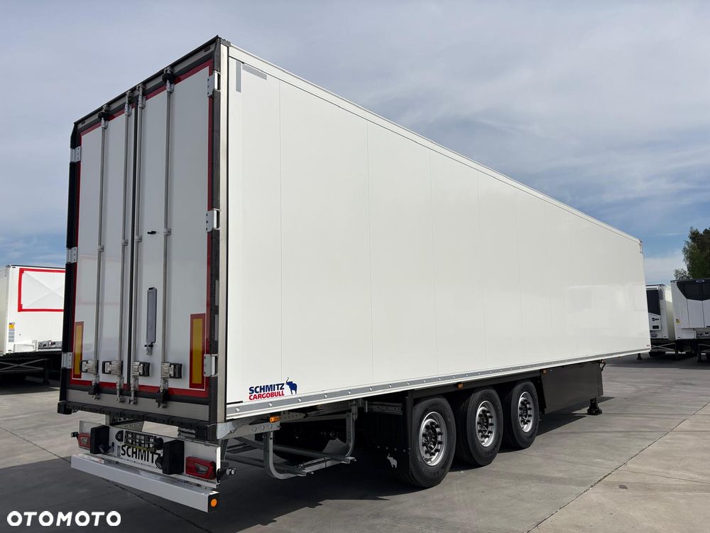 Schmitz Cargobull odbiór w Polsce, Fabrycznie nowa chłodnia Schmitz hakowa hakówka 2026 r. klapy wentylacyjne - 8
