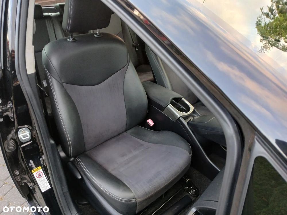 Toyota Prius (Hybrid) Executive - 20