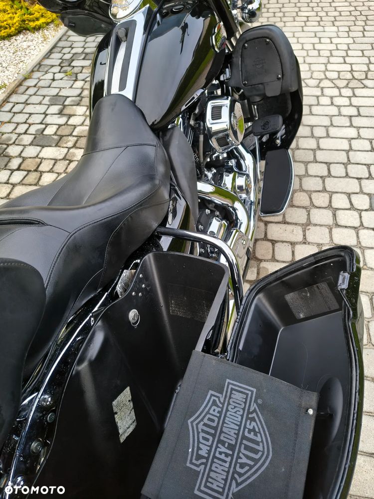 Harley-Davidson FLH Electra Glide - 17