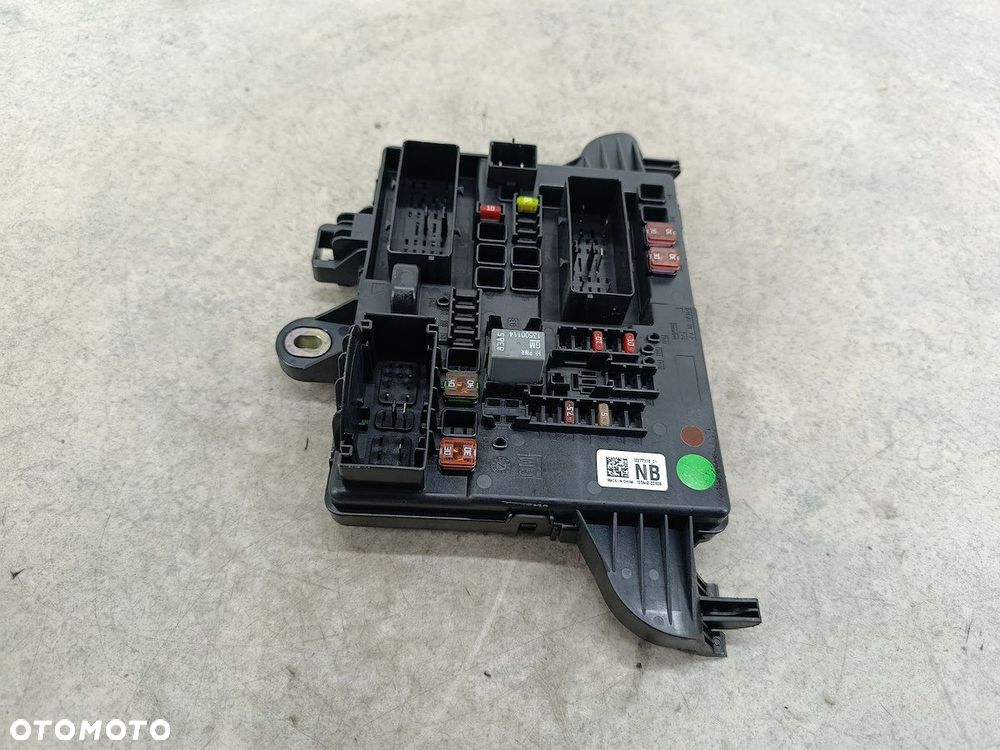 SKRZYNKA BEZPIECZNIKÓW OPEL INSIGNIA A 1327731801 125442-22609 2.0 CDTI - 2