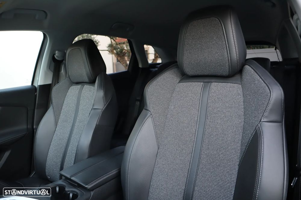 Peugeot 3008 1.2 PureTech Allure J18 - 18