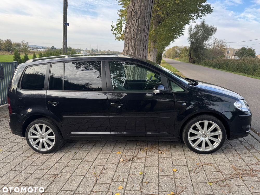 Volkswagen Touran 2008 photo 2