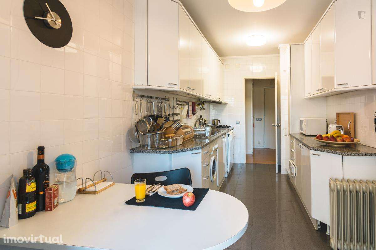 Quarto - localizado em Algés Lisbon - Grande imagem: 4/50