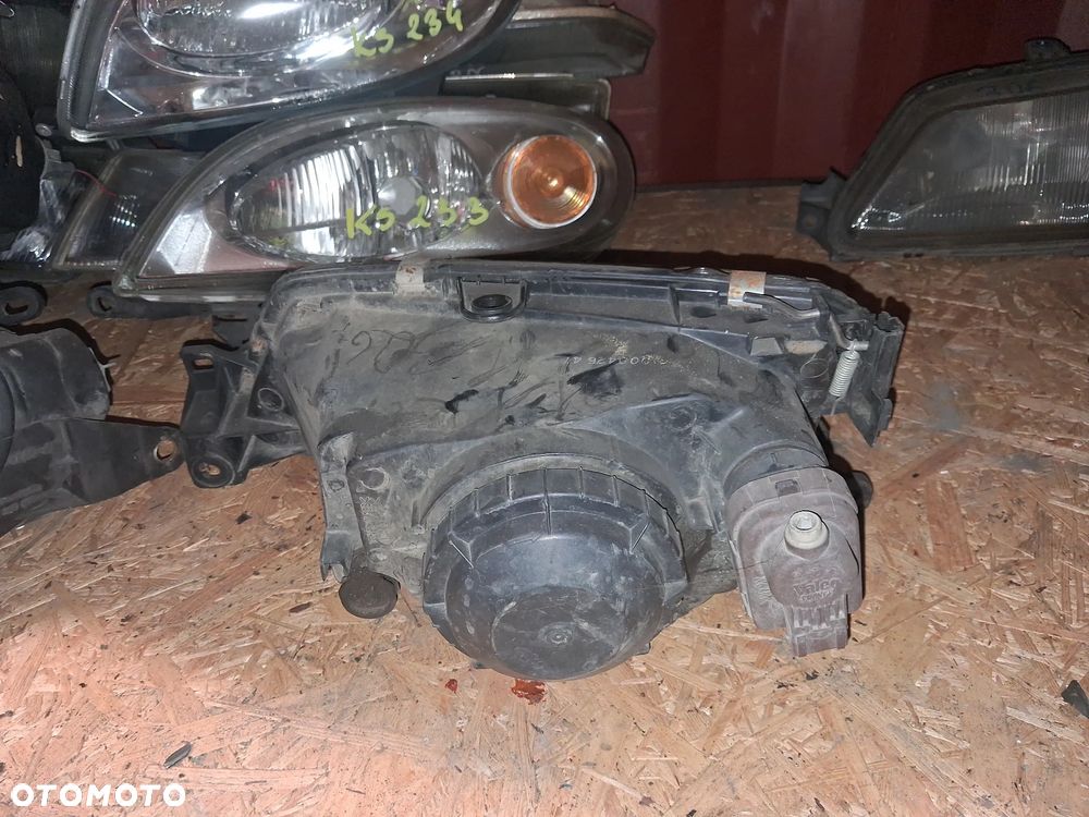 Reflektor LAMPA PRZÓD PRAWY PRAWA PEUGEOT 306 - 2