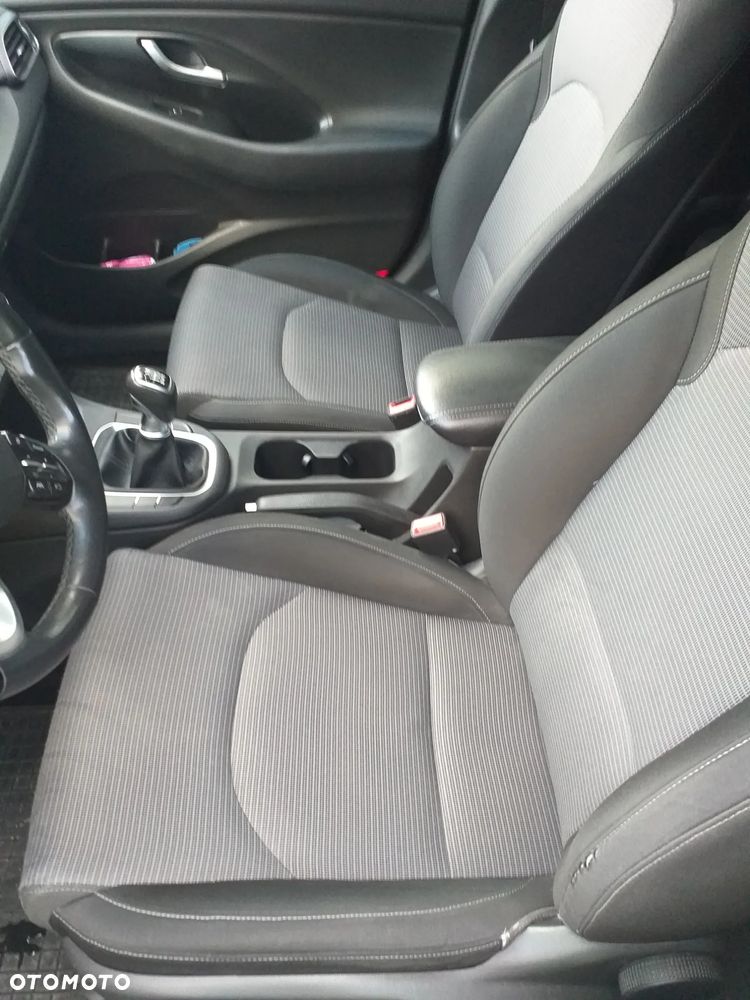 Hyundai i30 1.6 D Comfort - 6