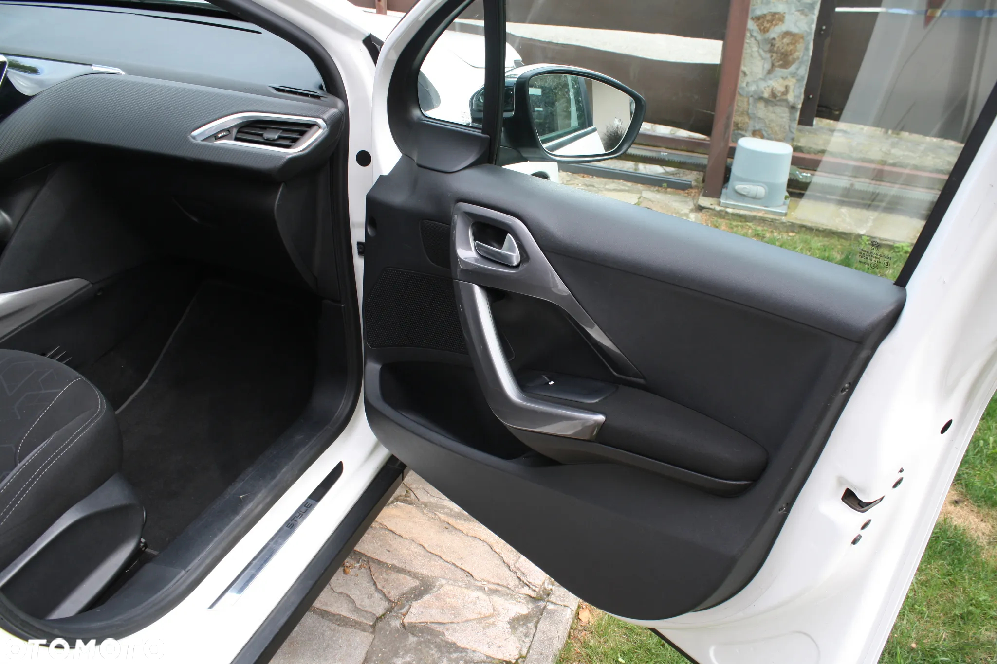 Peugeot 2008 1.2 Pure Tech Style S&S - 21