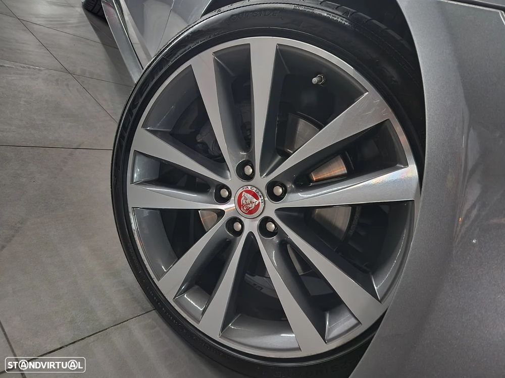 Jaguar XE 2.0 D R-Sport AWD Aut. - 4