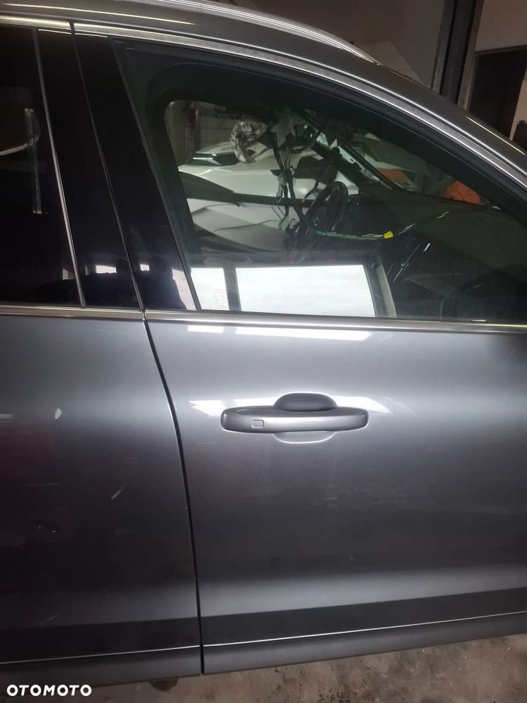 Volvo XC60 II Błotnik prawy przód kod lakieru 714 - 13