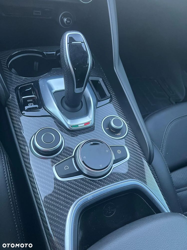 Alfa Romeo Giulia 2.0 Turbo 16V AT8-Q4 Ti - 7