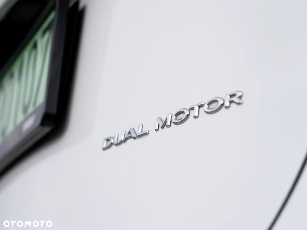 Tesla Y Long Range AWD - 31