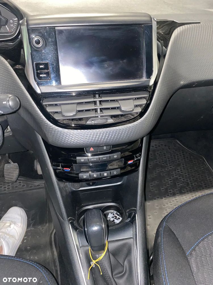 Peugeot 208 1.2 PureTech Style - 17