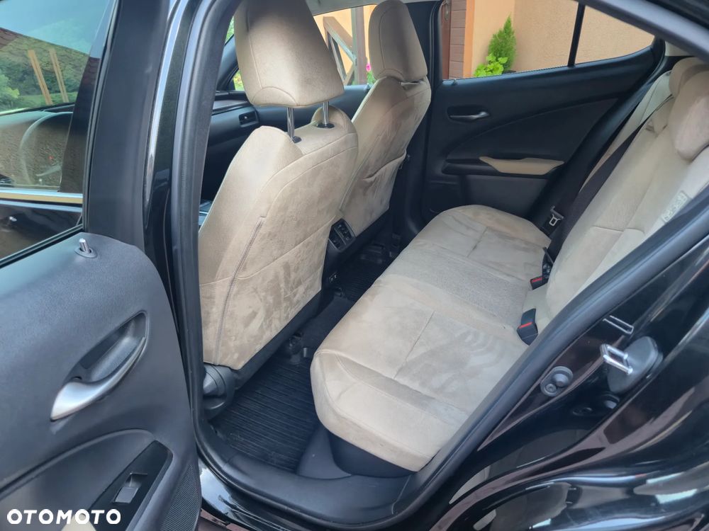 Lexus UX 250h Prestige AWD - 19