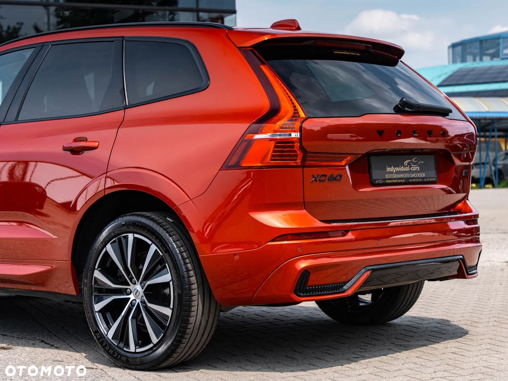 Volvo XC 60 B4 D AWD Plus Dark - 12