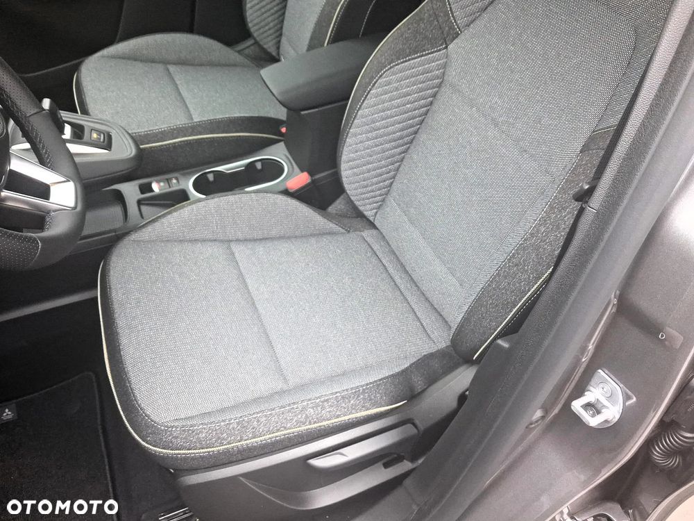 Mitsubishi Grandis - 12