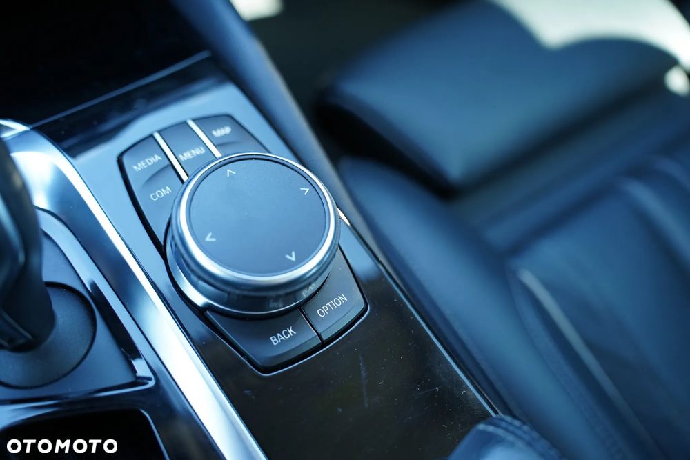 BMW Seria 5 520d Sport Line - 33