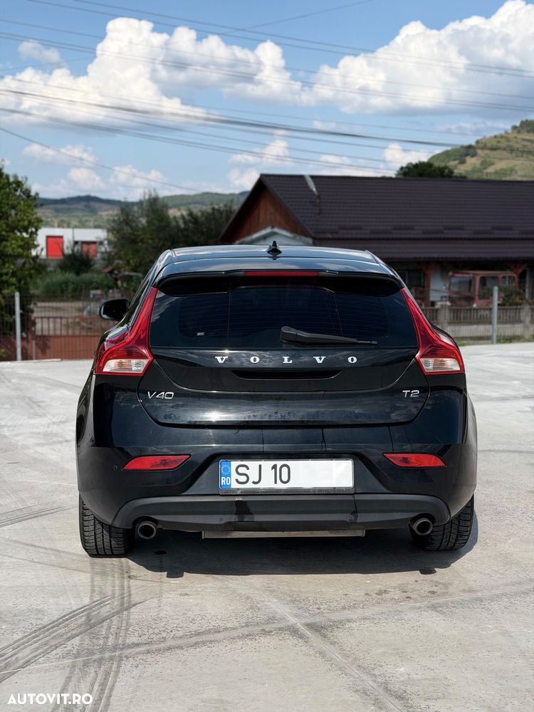 Volvo V40 T2 Momentum - 4