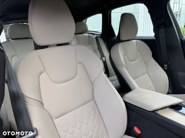 Volvo XC 60 B5 B AWD Plus Dark - 25