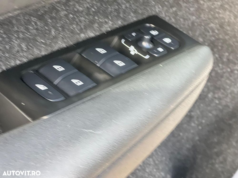 Volvo XC 40 Recharge T4 Twin Engine AT7 Inscription Expression - 11