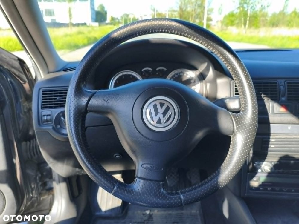 Volkswagen Golf - 10