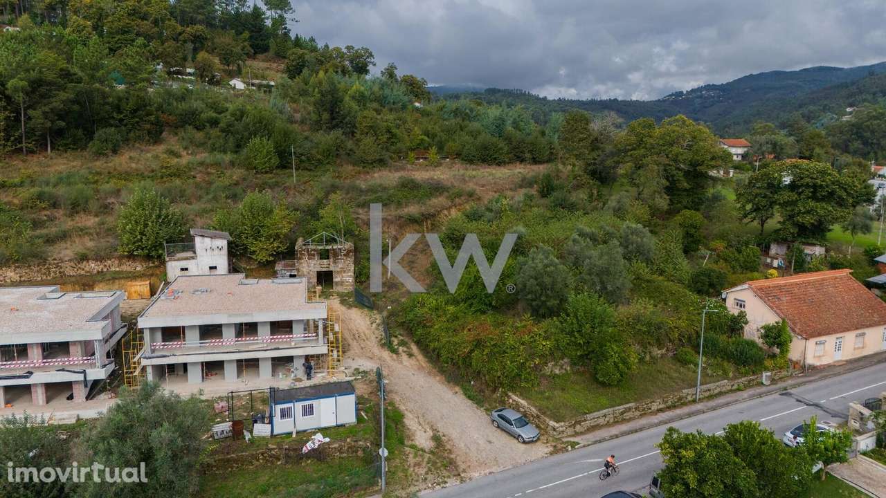 Moradia para restauro e terreno em zona de construção com ~14.633m2 em - Grande imagem: 5/15