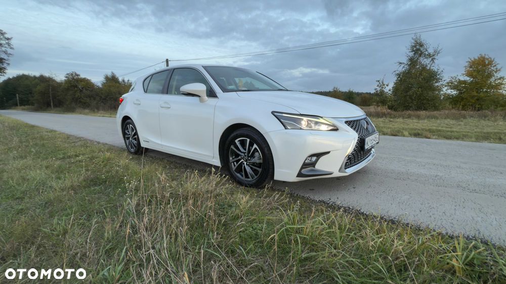 Lexus CT - 1