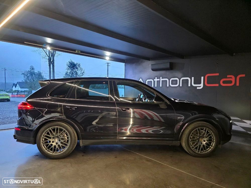 Porsche Cayenne Platinum Edition - 31